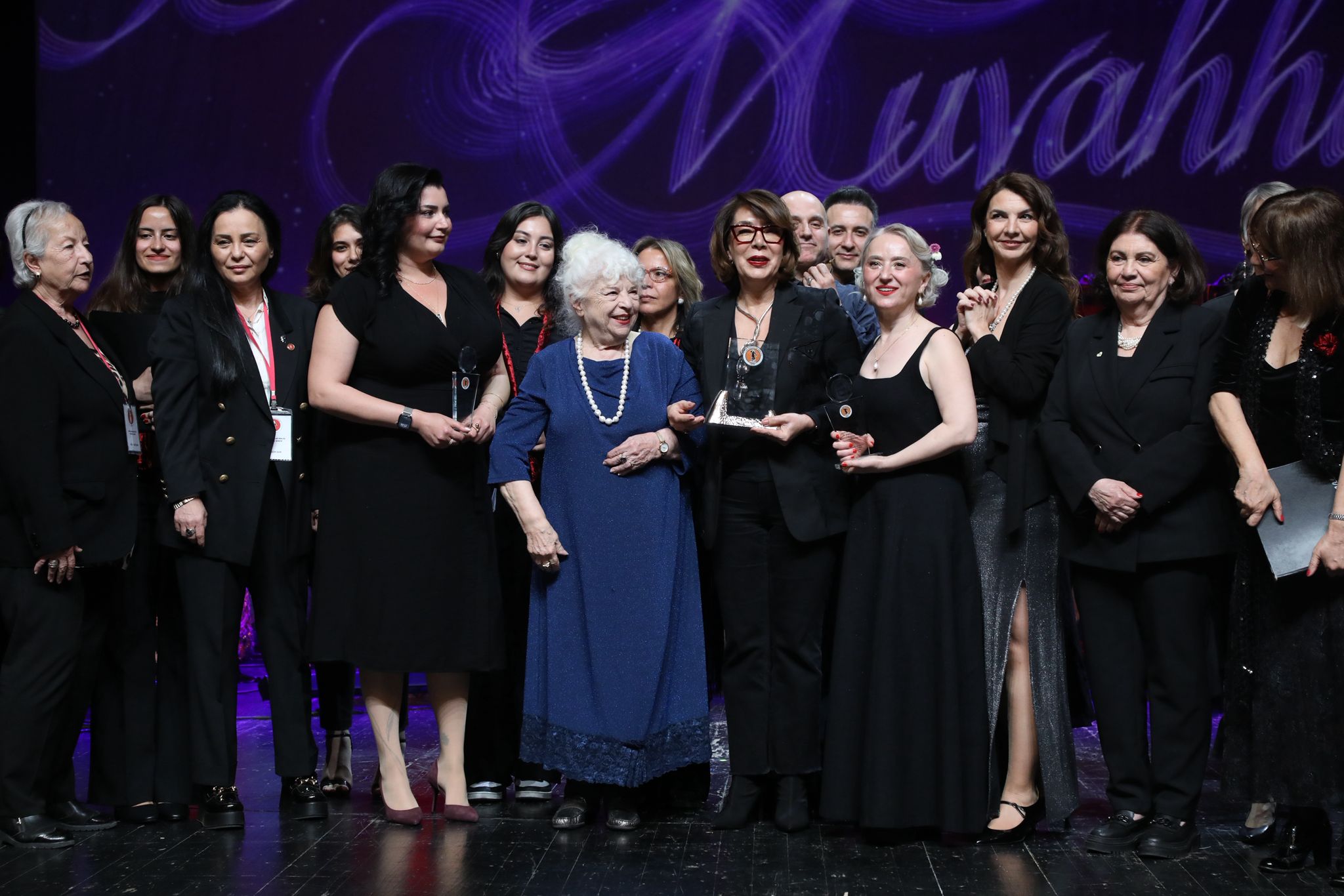 Bedia Muvahhid ödülü Verit ve Akkuş’a 
